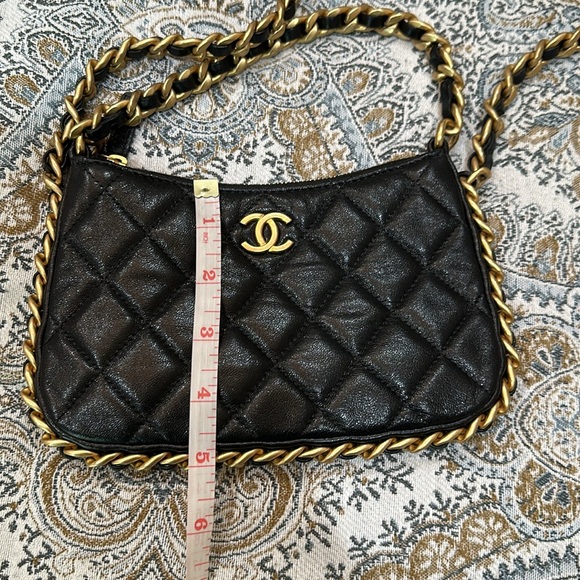 Chanel handbag - Picture 8 of 17